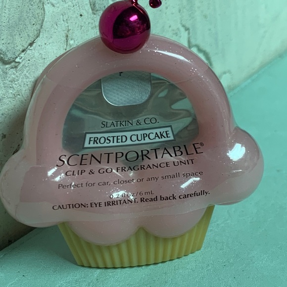 Frosted Cupcake ๐ง Scentportable Bath & Body Works - Picture 6 of 9